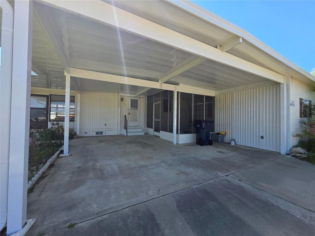 Photo of 1227 Nassau Circle, Tavares, FL 32778 (MLS # G5109715)