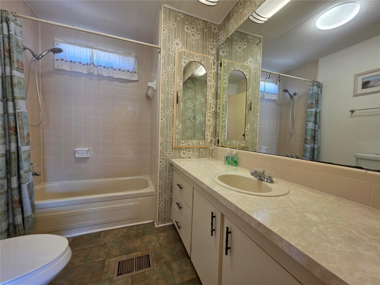 TAVARES LAKE FRANCES ESTATES - Residential