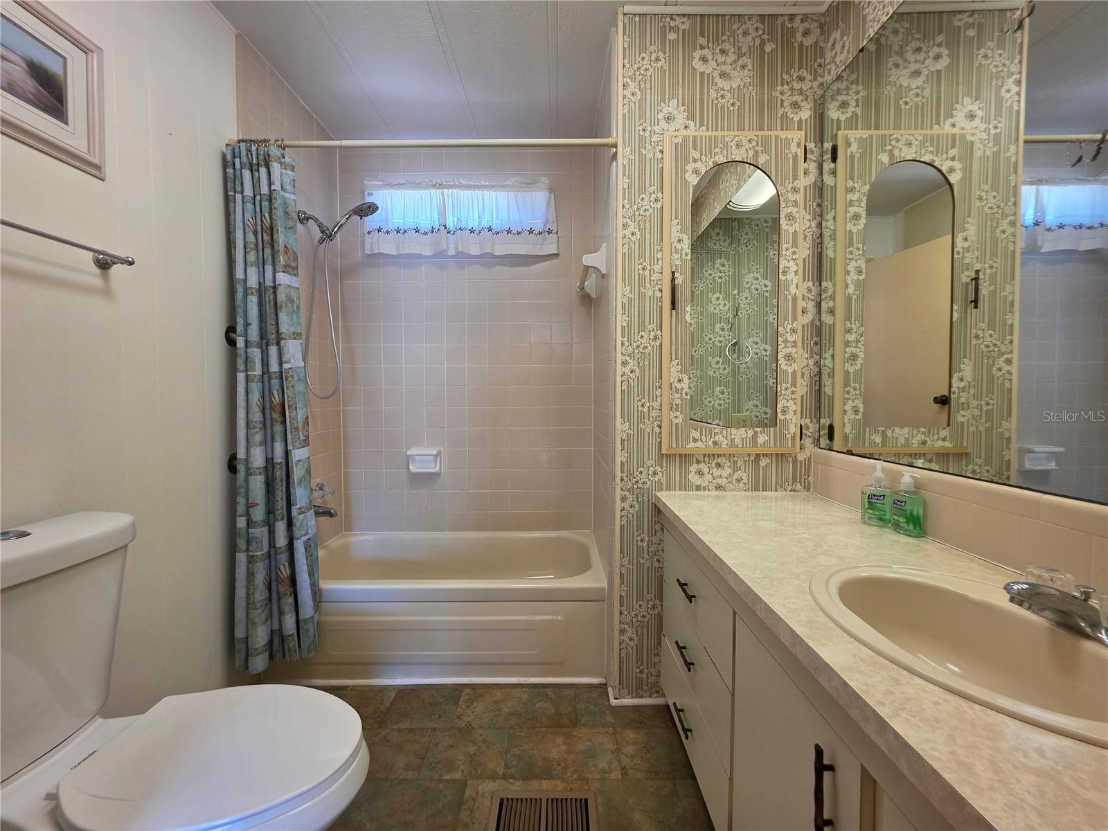 TAVARES LAKE FRANCES ESTATES - Residential