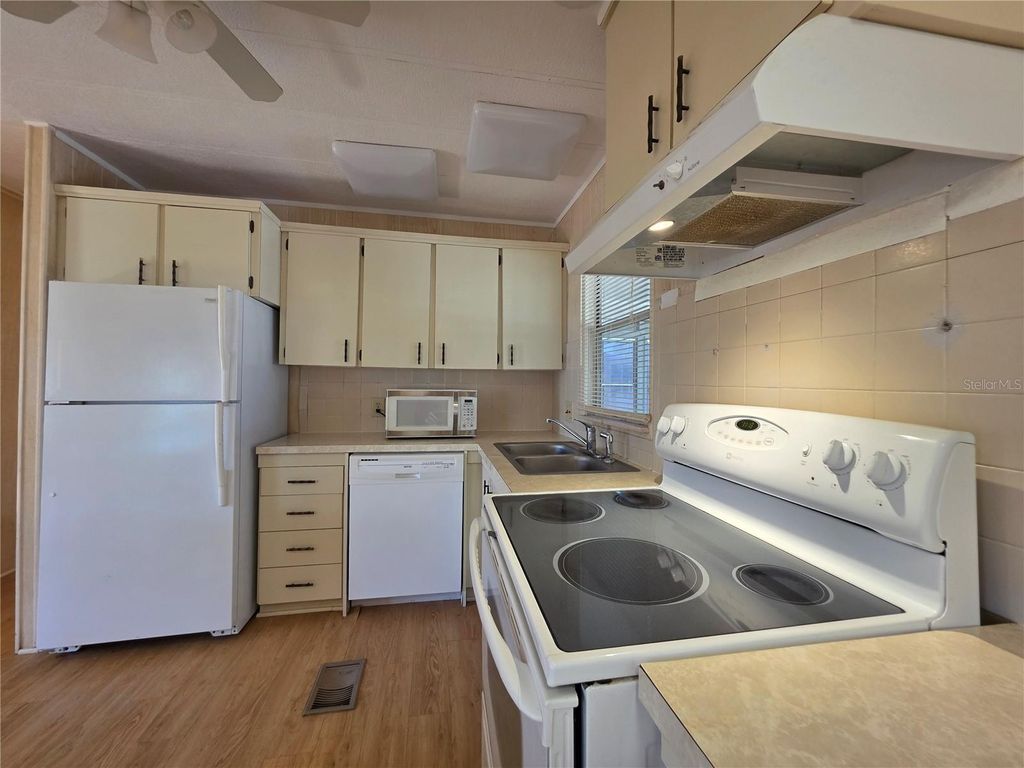 Photo of 1227 Nassau Circle, Tavares, FL 32778 (MLS # G5109715)