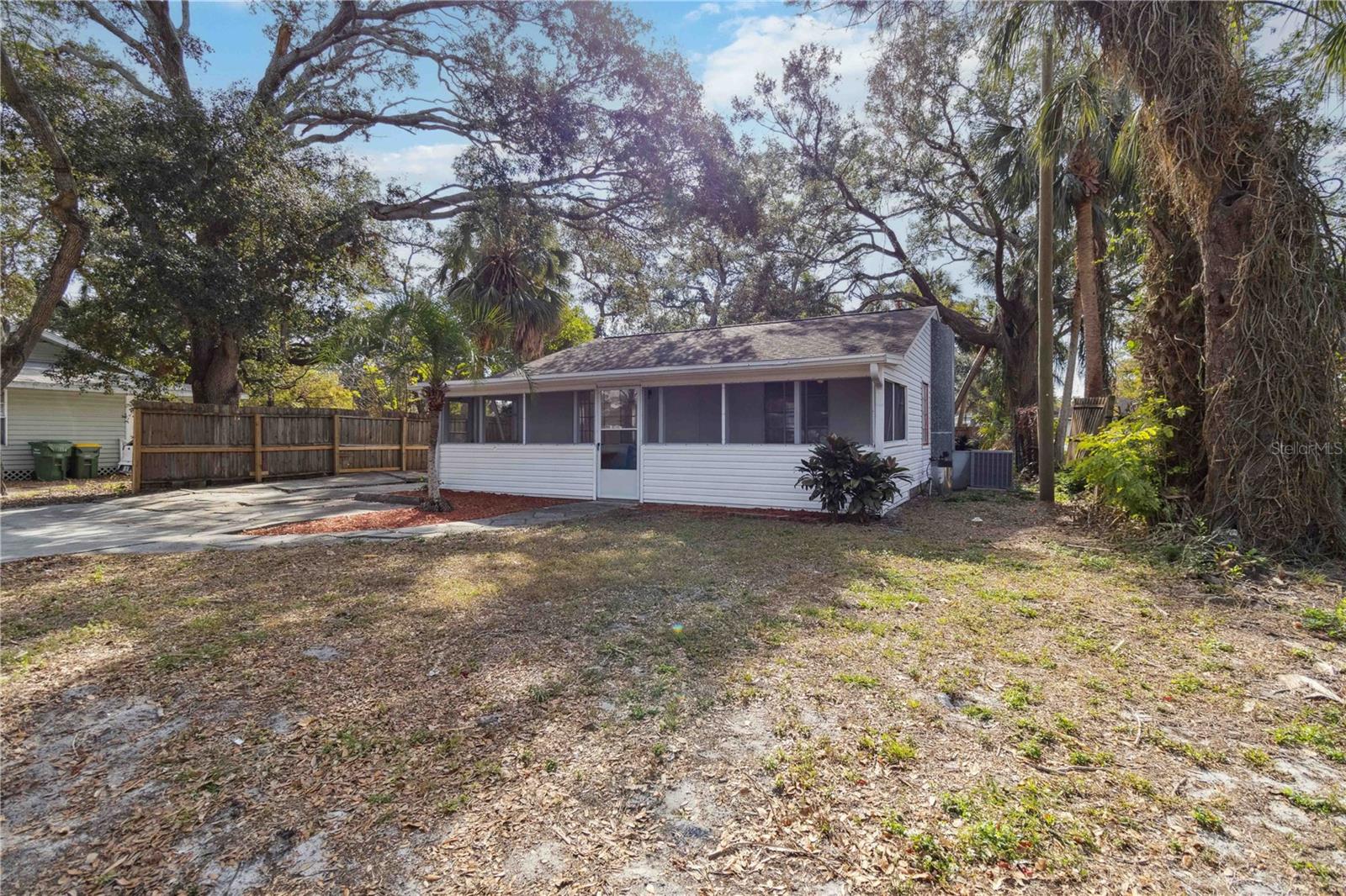 1376 18TH STREET