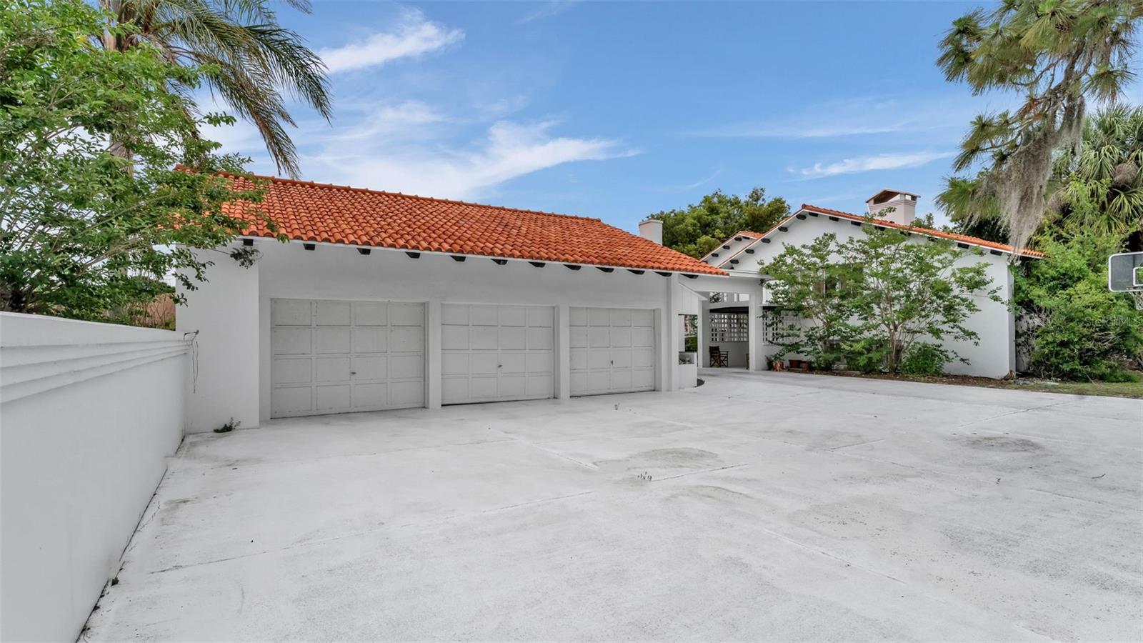 LONE PALM GOLF COURSE - Residential