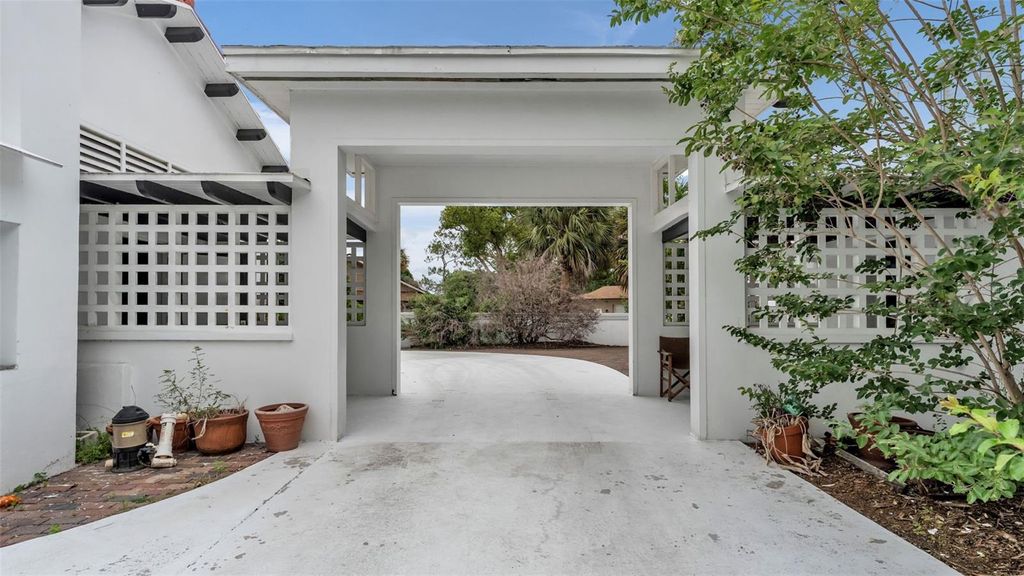 Photo of 421 Lone Palm Drive, Lakeland, FL 33815 (MLS # L4961688)