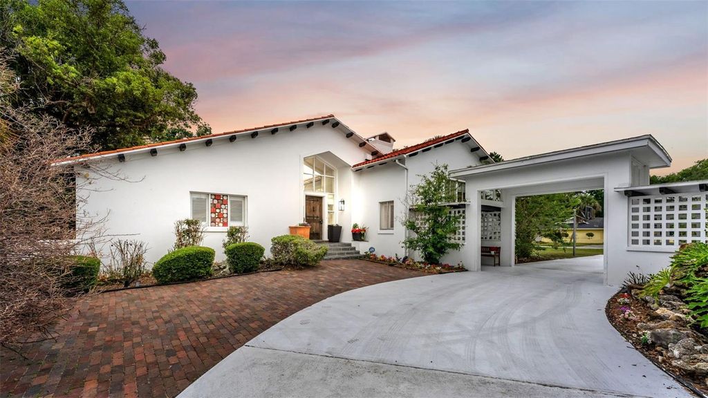Photo of 421 Lone Palm Drive, Lakeland, FL 33815 (MLS # L4961688)