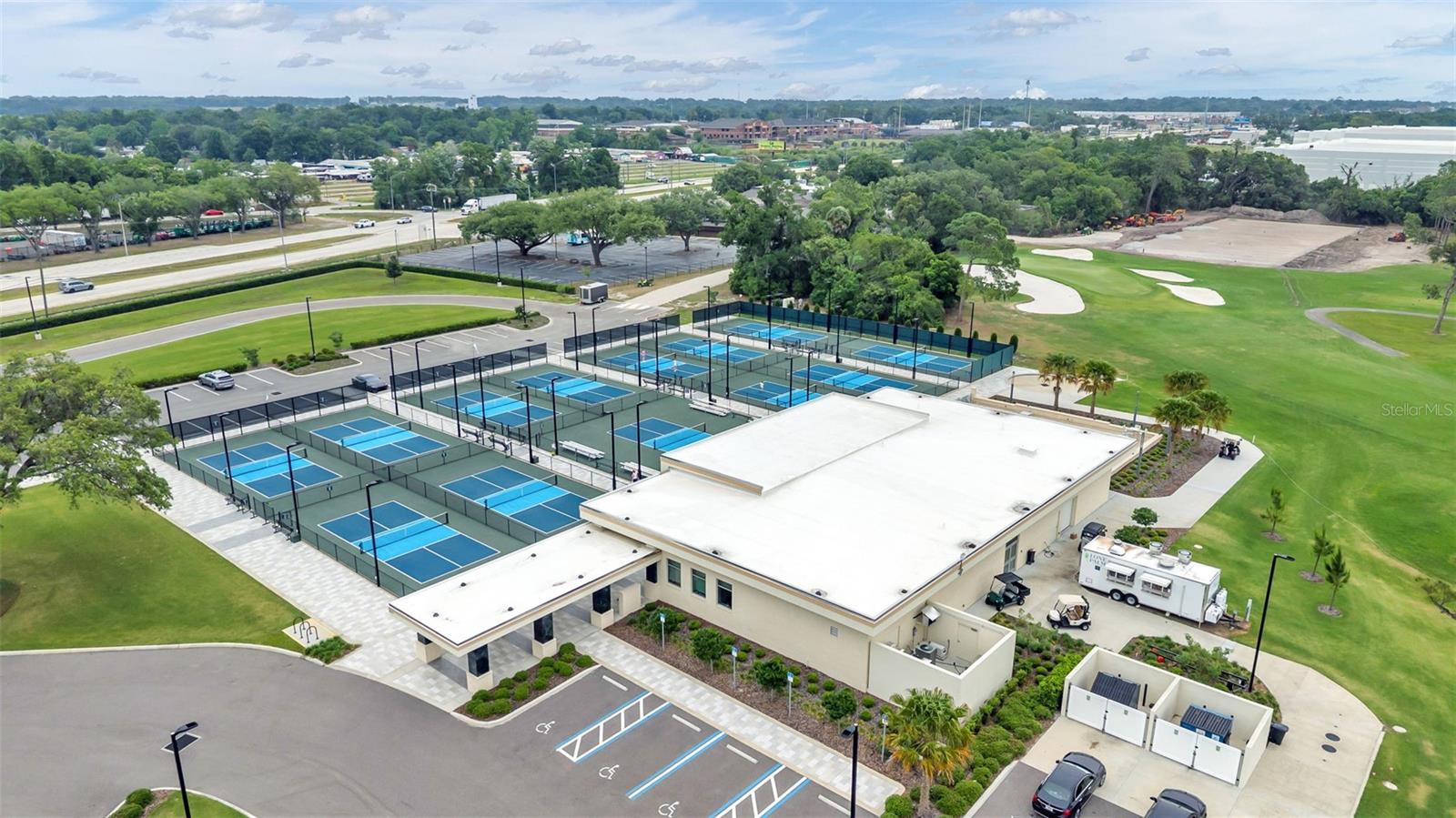 LONE PALM GOLF COURSE - Residential
