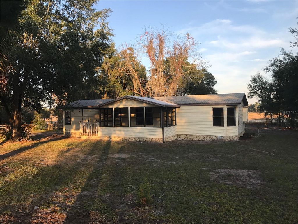 Photo of 11821 SE 123rd Avenue, Ocklawaha, FL 32179 (MLS # OM713918)