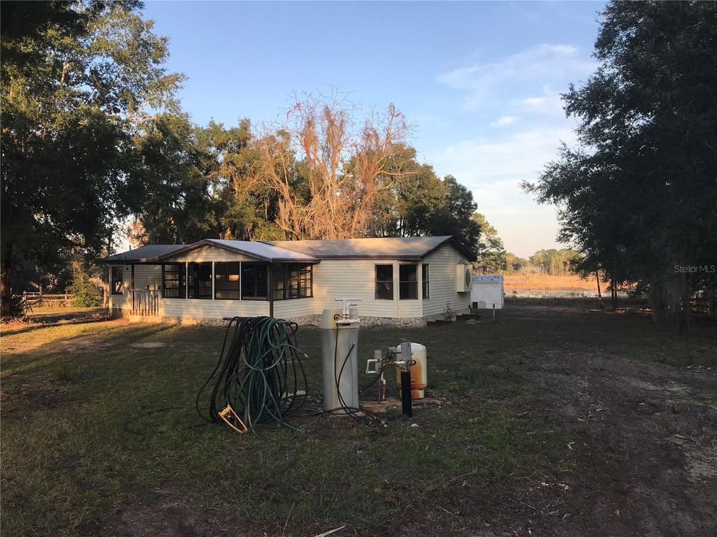 Photo of 11821 SE 123rd Avenue, Ocklawaha, FL 32179 (MLS # OM713918)