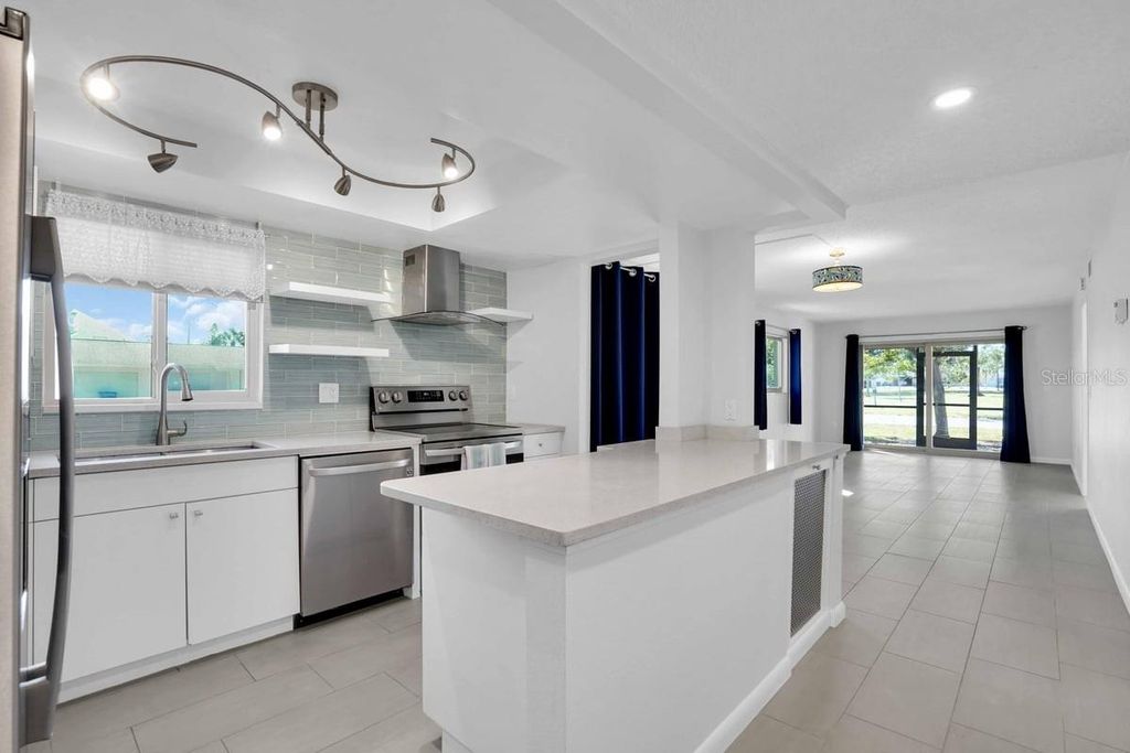 Photo of 501 Parkdale Mews #501, Venice, FL 34285 (MLS # N6141192)