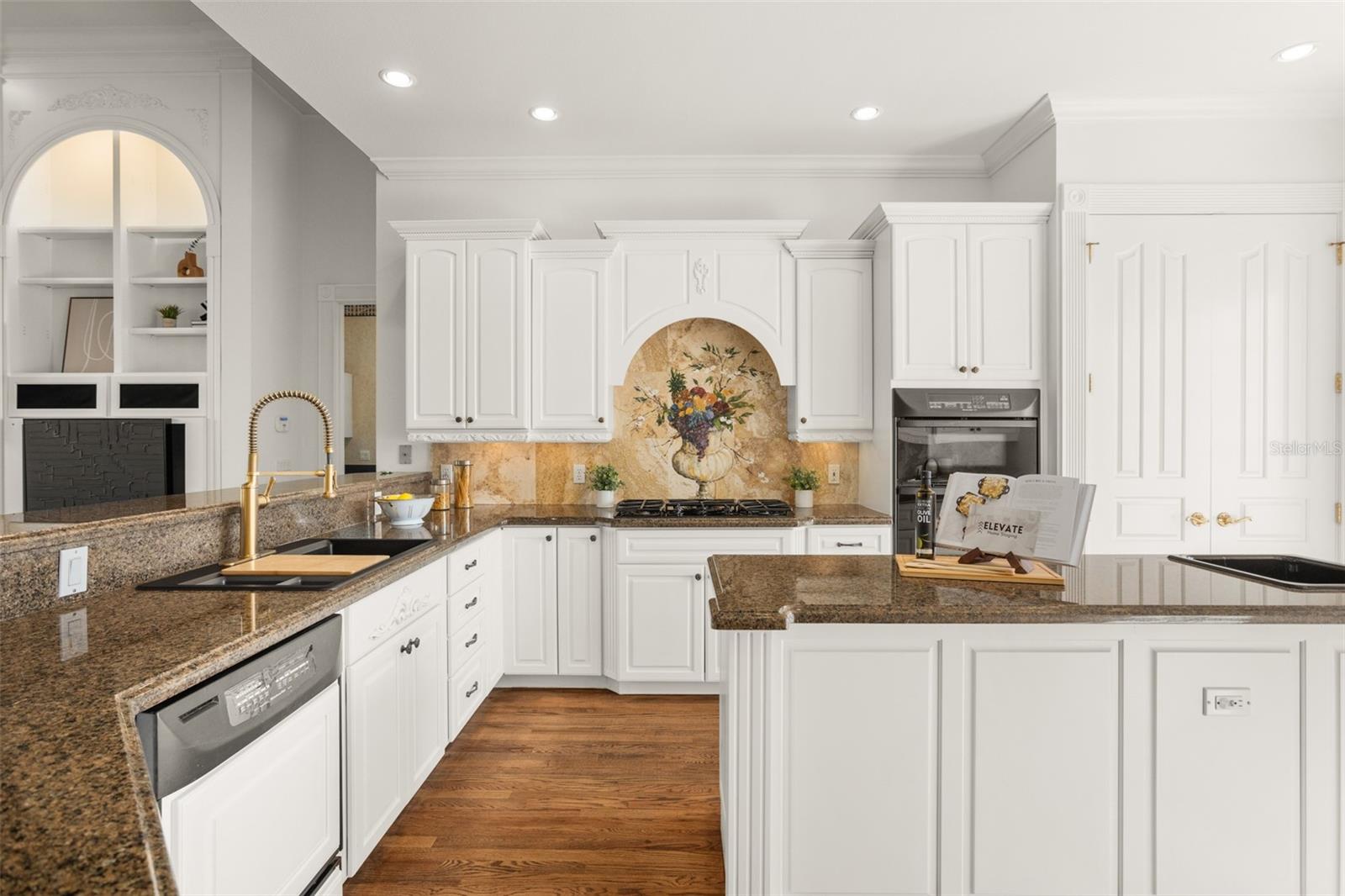 LAKE KNOWLES TERRACE - Residential