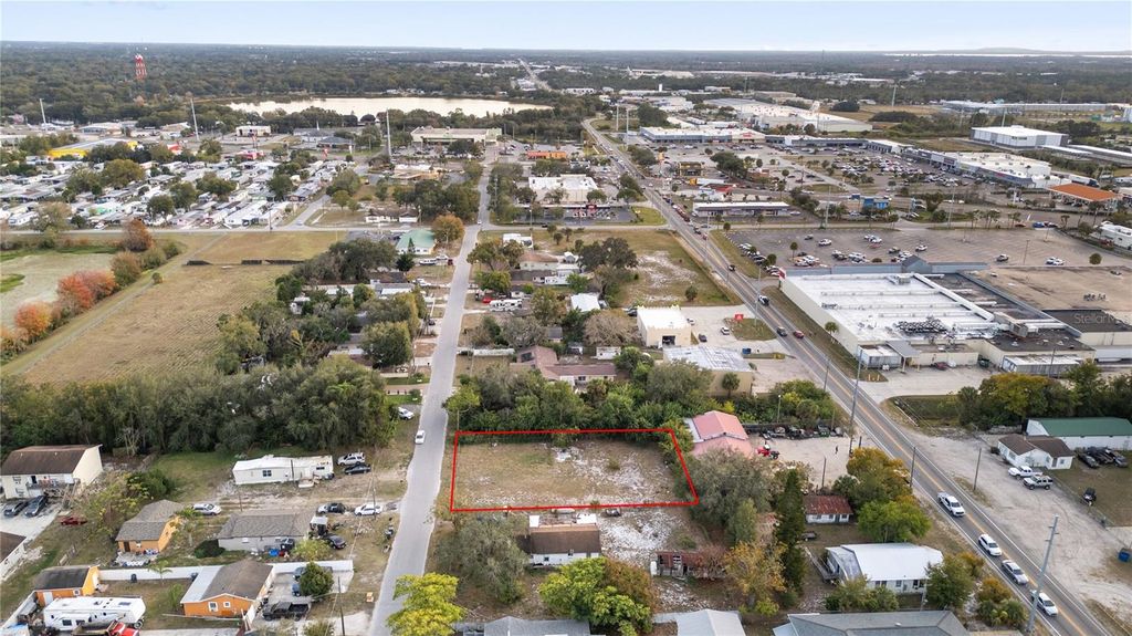 Photo of 520 Poinsettia Road, Auburndale, FL 33823 (MLS # L4958548)