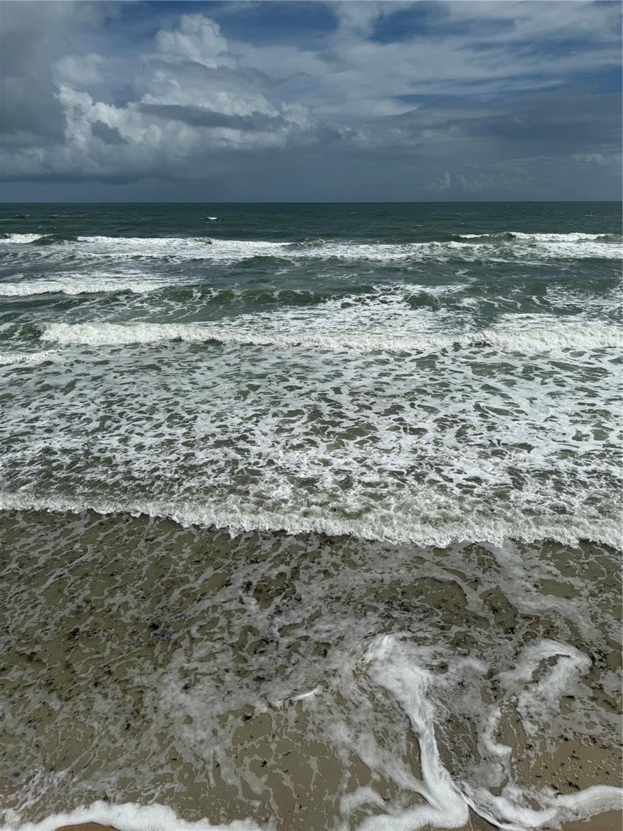 OCEANS ATRIUM 01 - Residential Lease