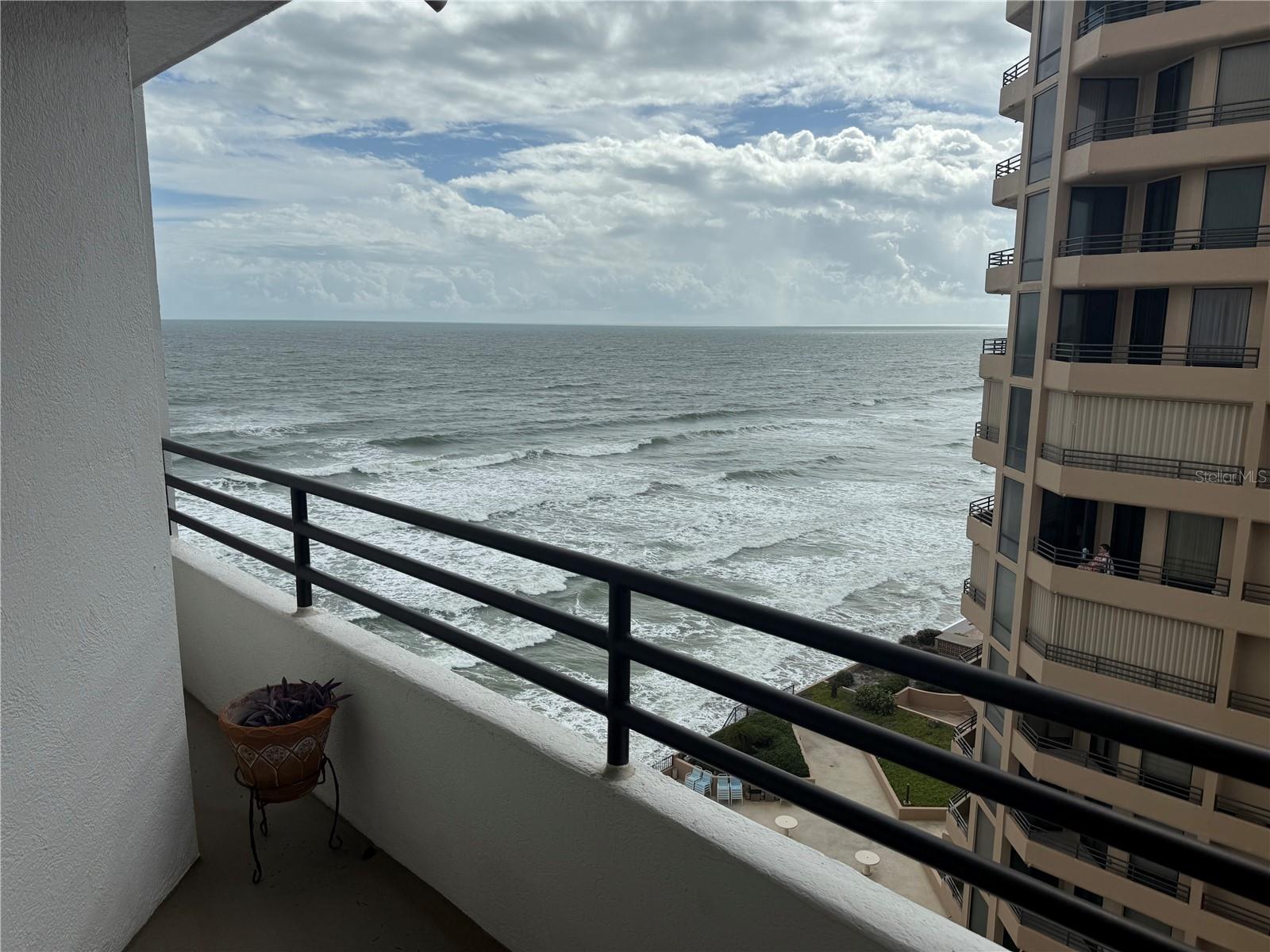 OCEANS ATRIUM 01 - Residential Lease