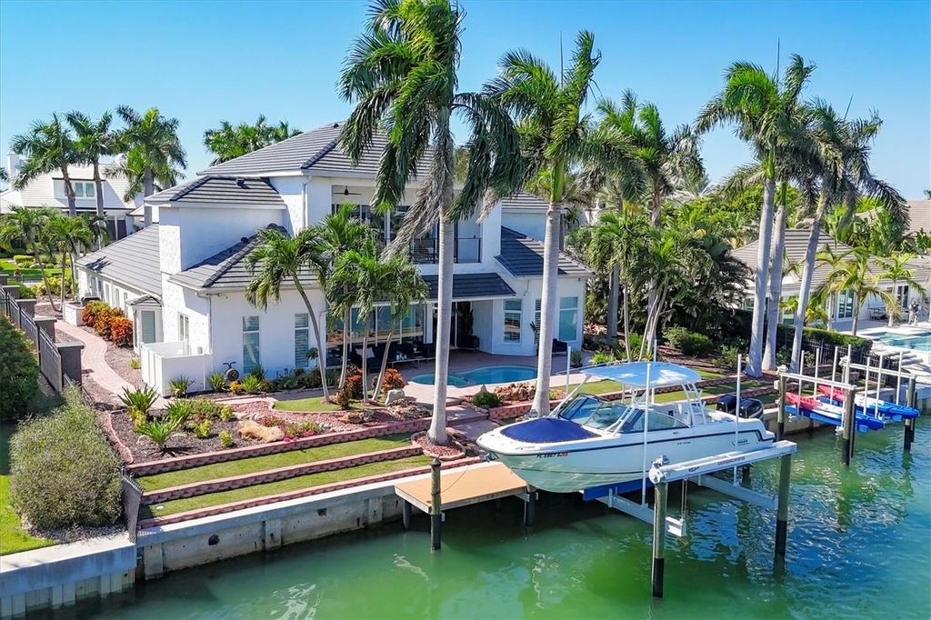 Photo of 367 W Royal Flamingo Drive, Sarasota, FL 34236 (MLS # A4634396)
