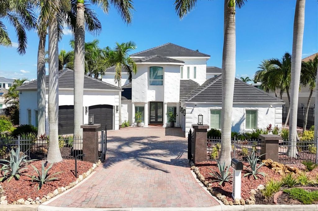 Photo of 367 W Royal Flamingo Drive, Sarasota, FL 34236 (MLS # A4634396)