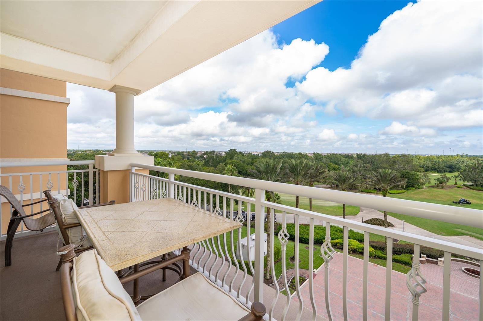 REUNION GRANDE CONDO - Residential