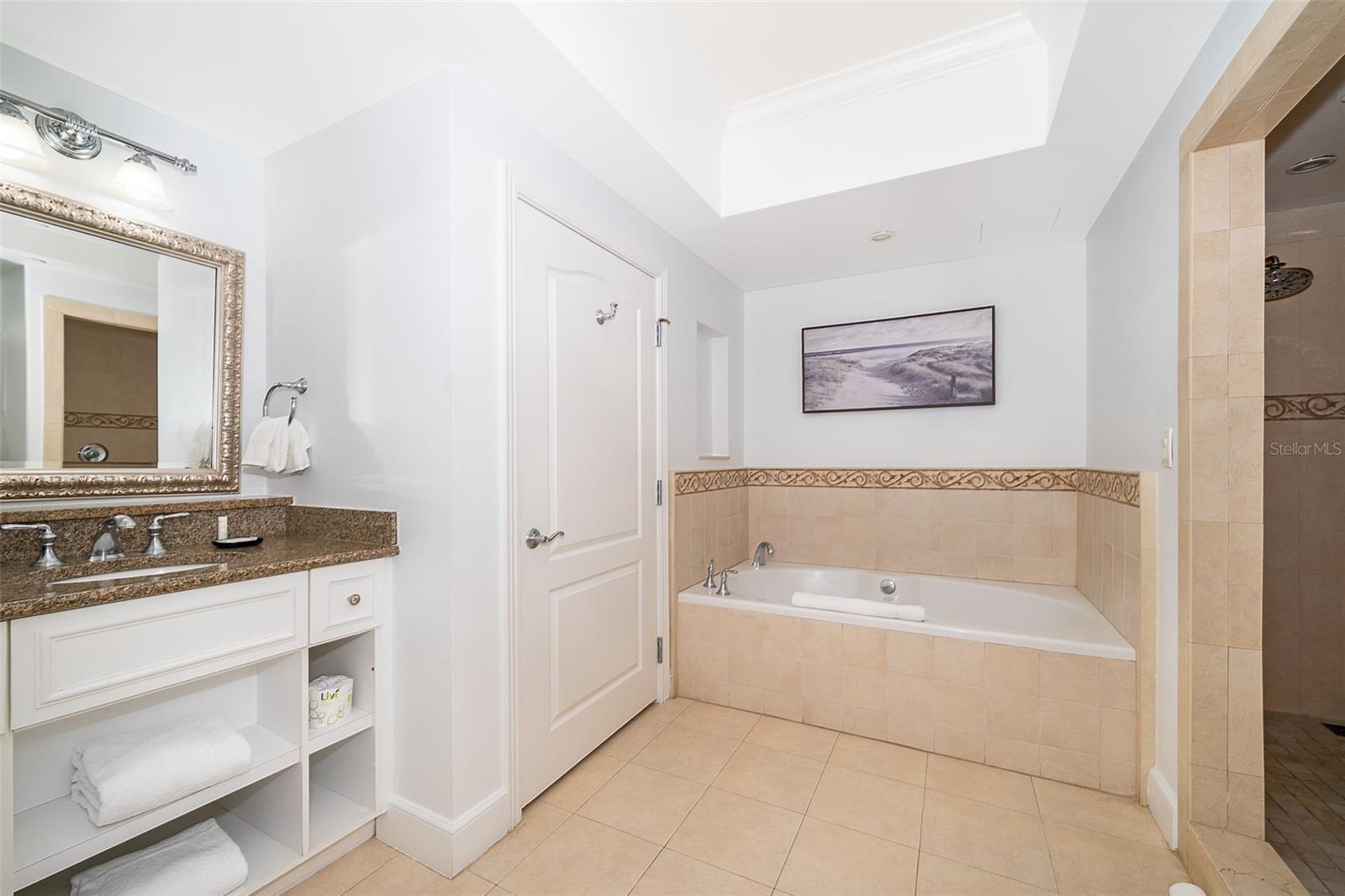 REUNION GRANDE CONDO - Residential