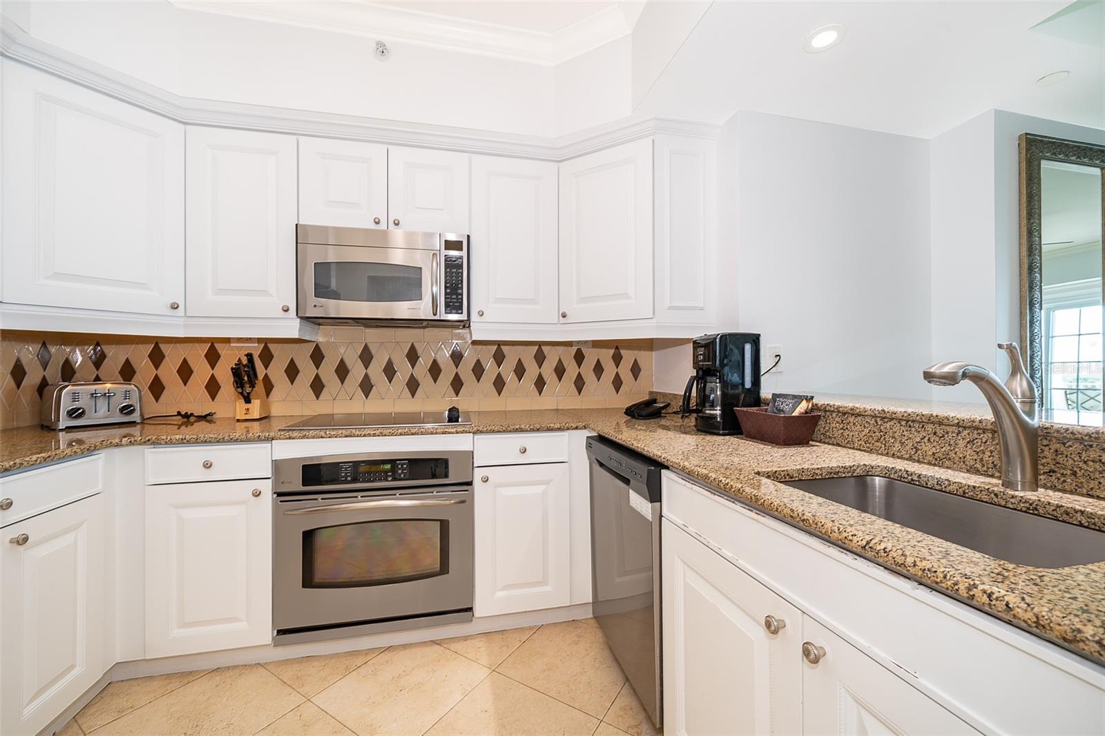 REUNION GRANDE CONDO - Residential