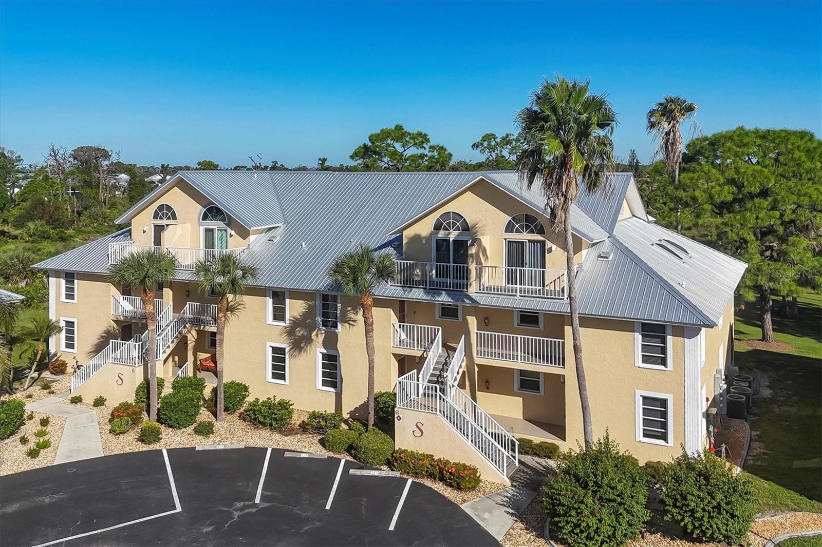 SANCTUARY GOLDEN TEE PH 04 - Residential