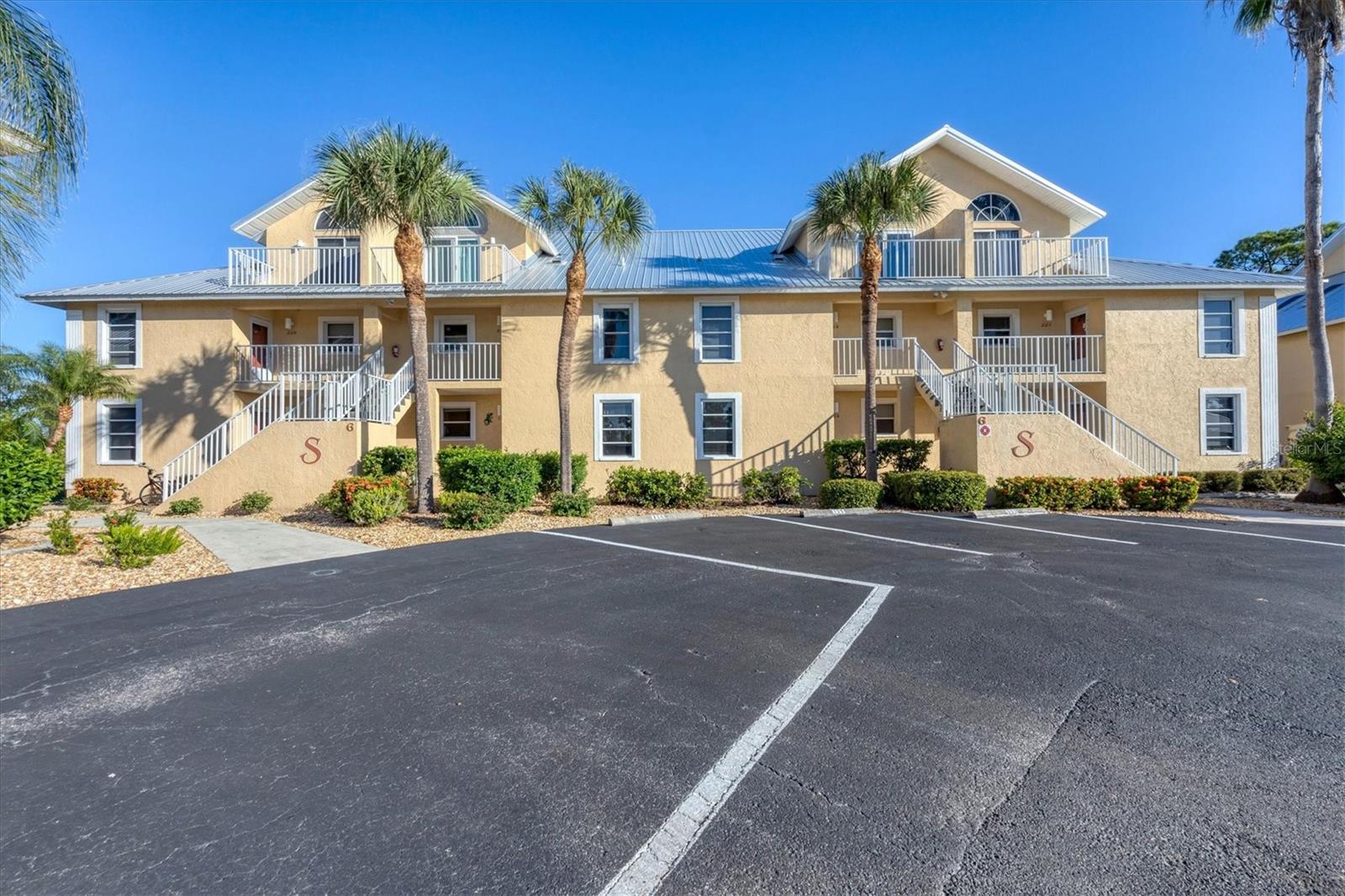 SANCTUARY GOLDEN TEE PH 04 - Residential