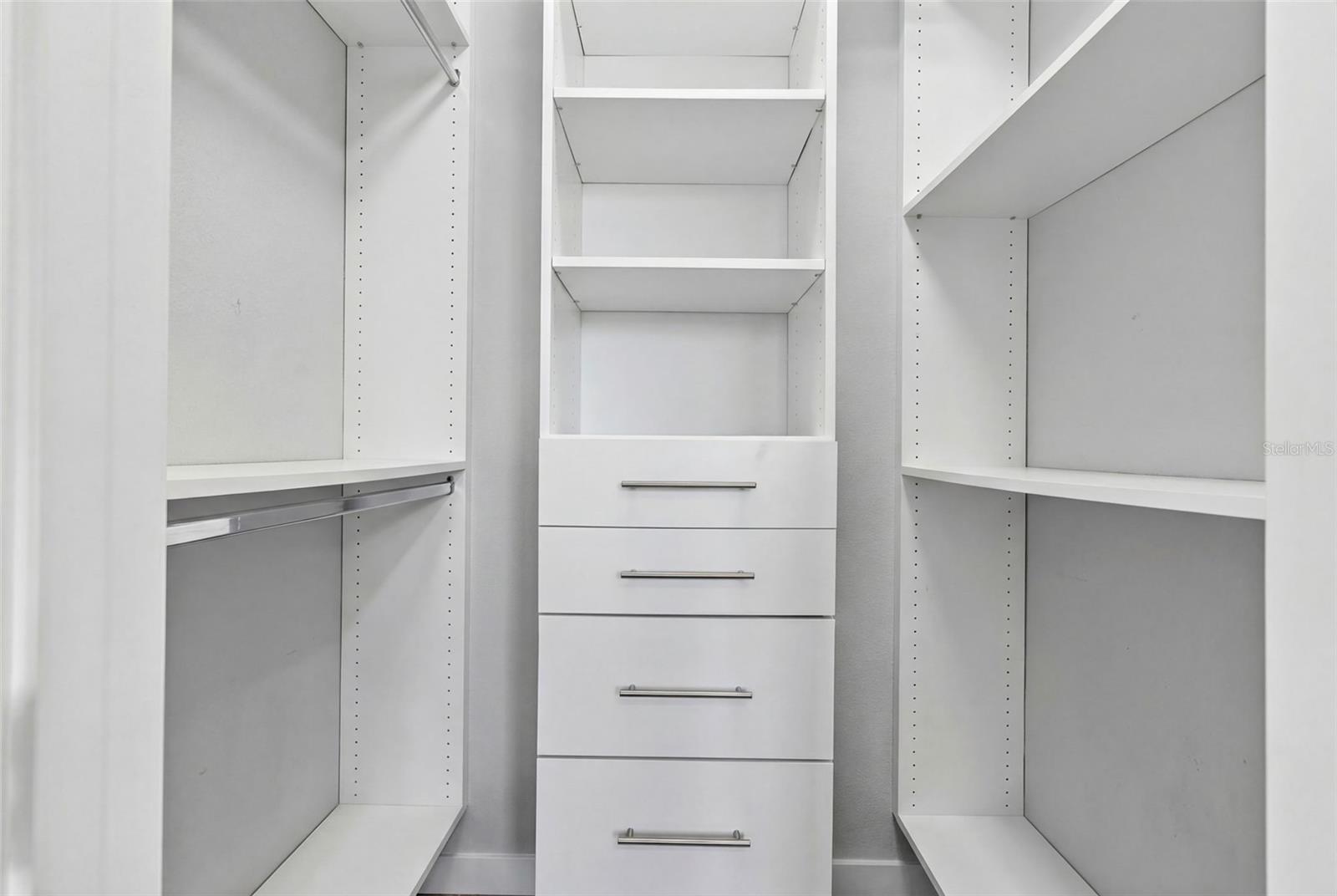 ENCLAVE/FRST LAKES - Residential