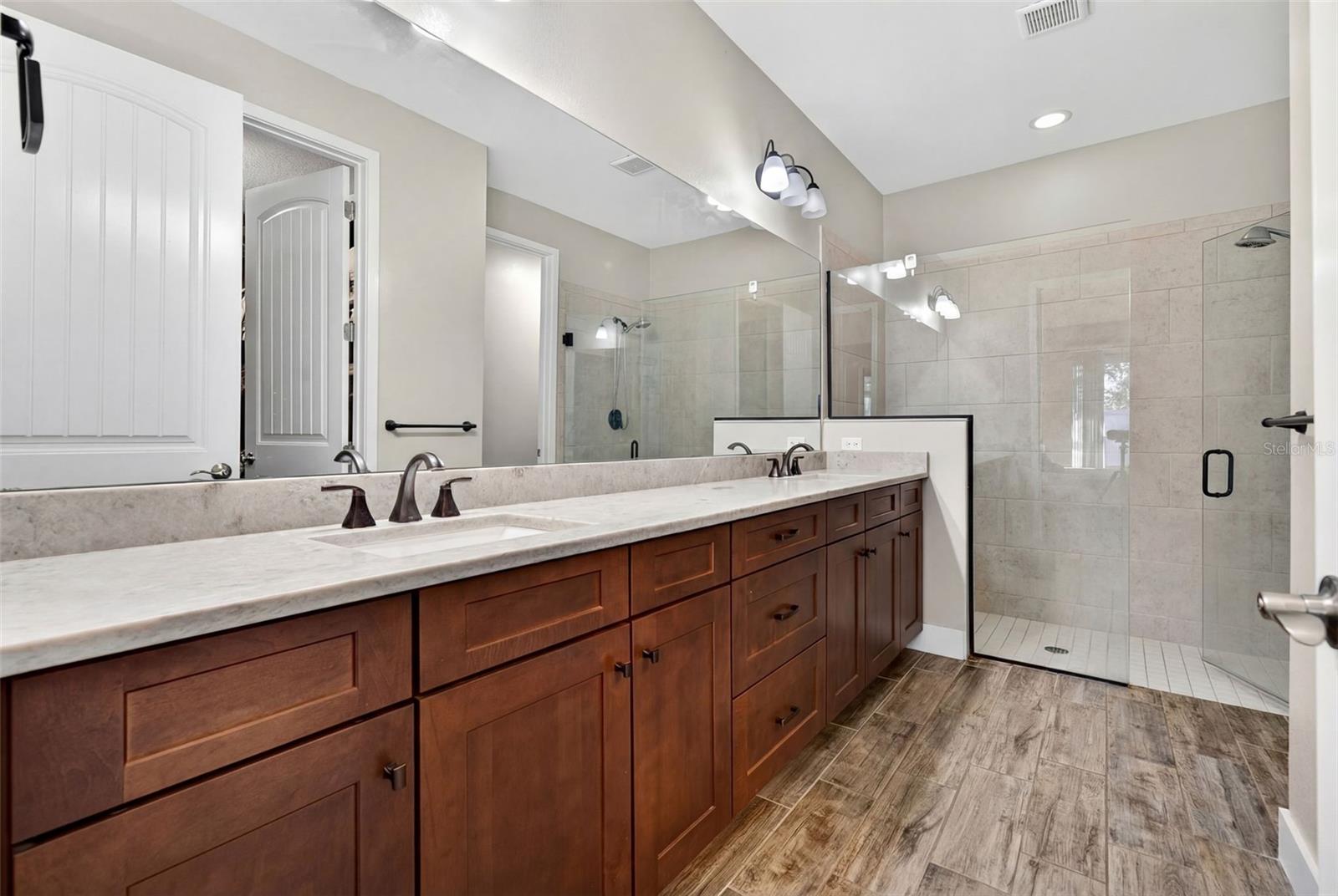 ENCLAVE/FRST LAKES - Residential