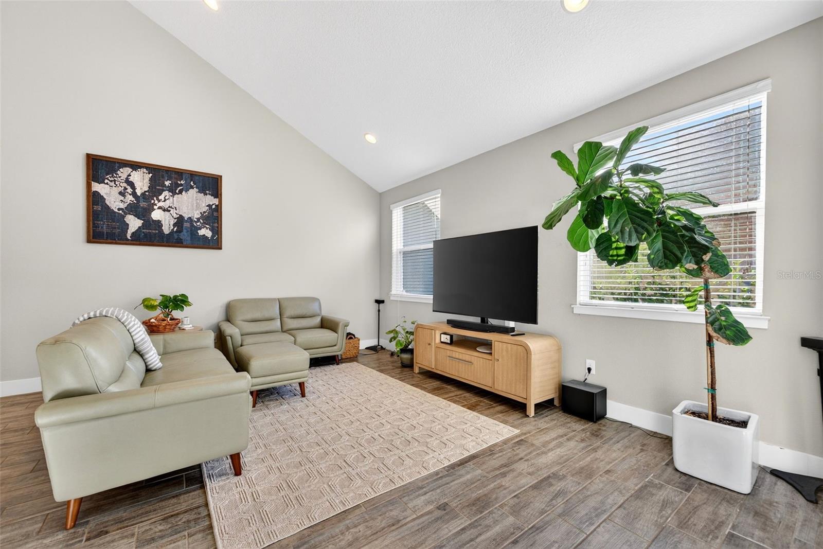 ENCLAVE/FRST LAKES - Residential