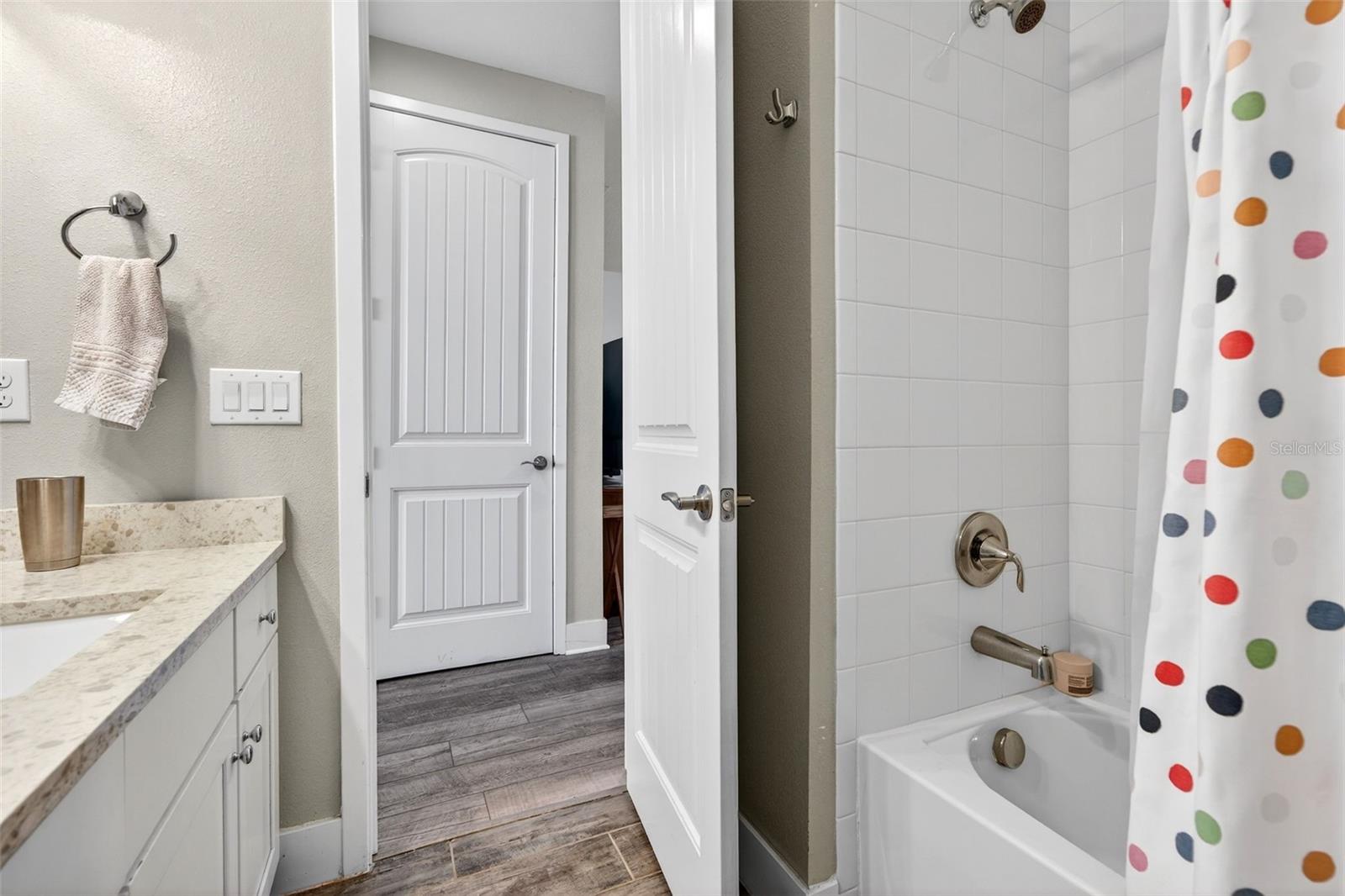 ENCLAVE/FRST LAKES - Residential