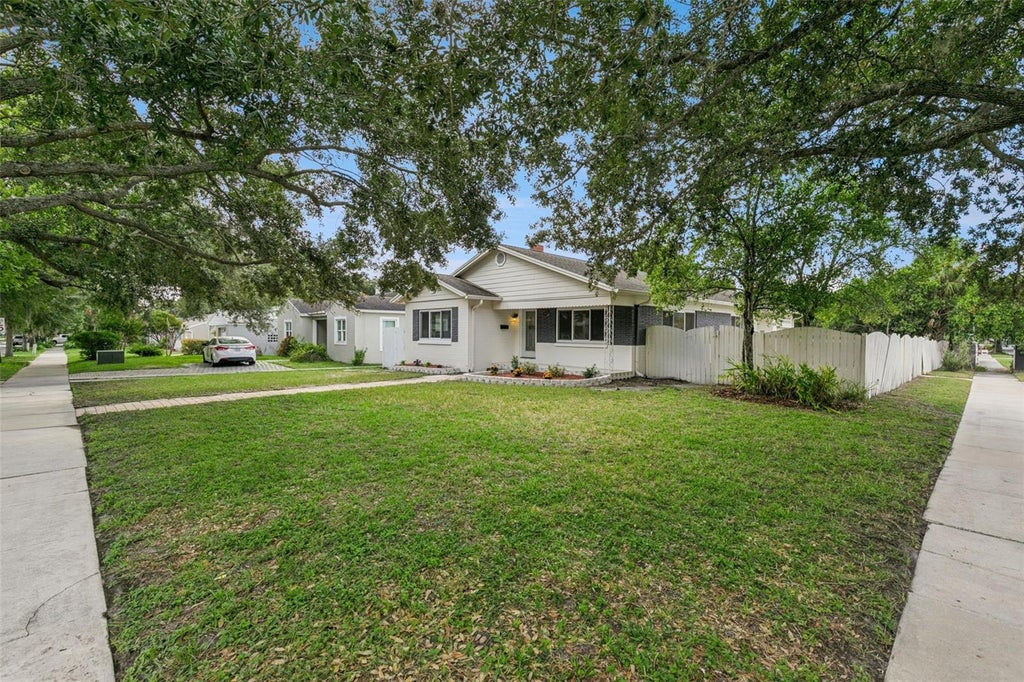 Photo of 1652 Berkshire Avenue, Winter Park, FL 32789 (MLS # O6432617)