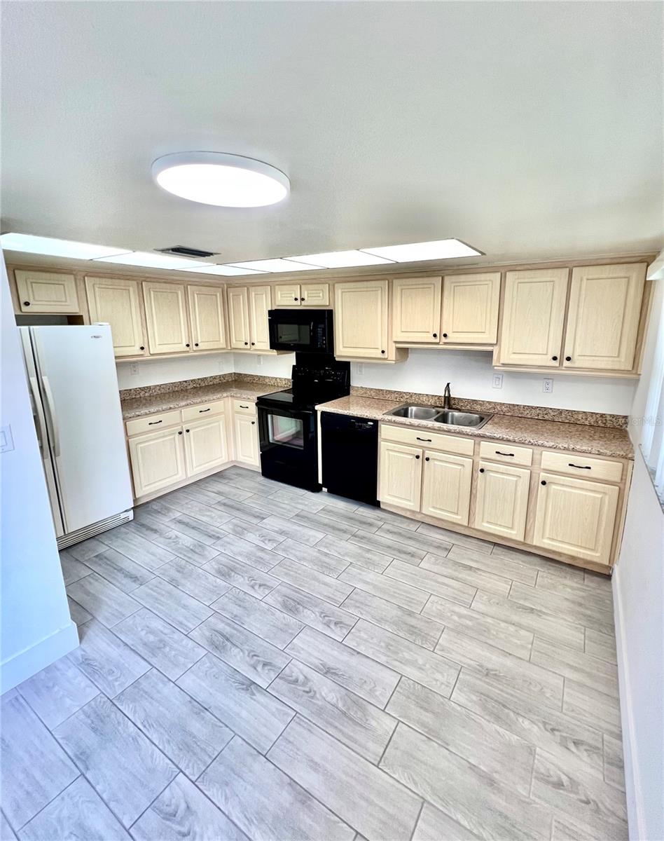 EAST LAKE WOODLANDS CLUSTER HOMES - Residential Lease