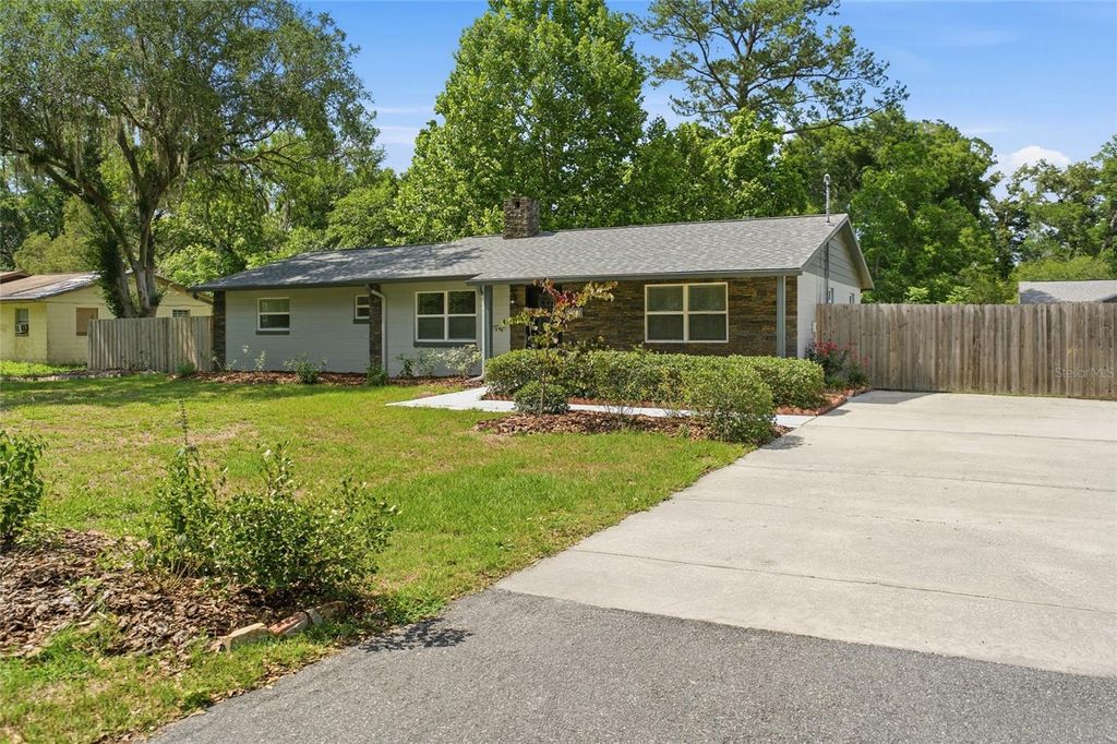 Photo of 1509 NE 31st Place, Ocala, FL 34479 (MLS # TB8511756)