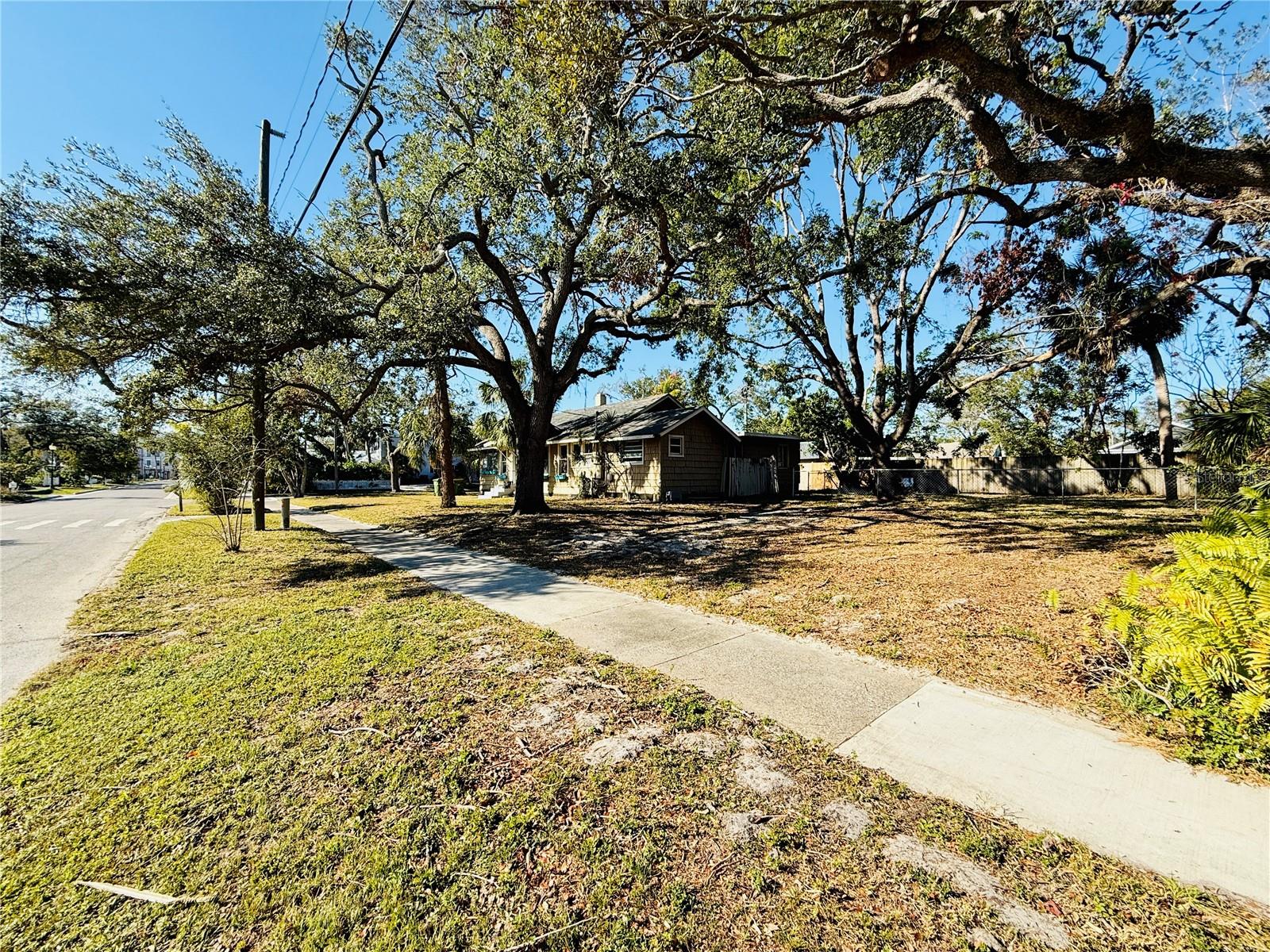 INWOOD PARK - Residential Income