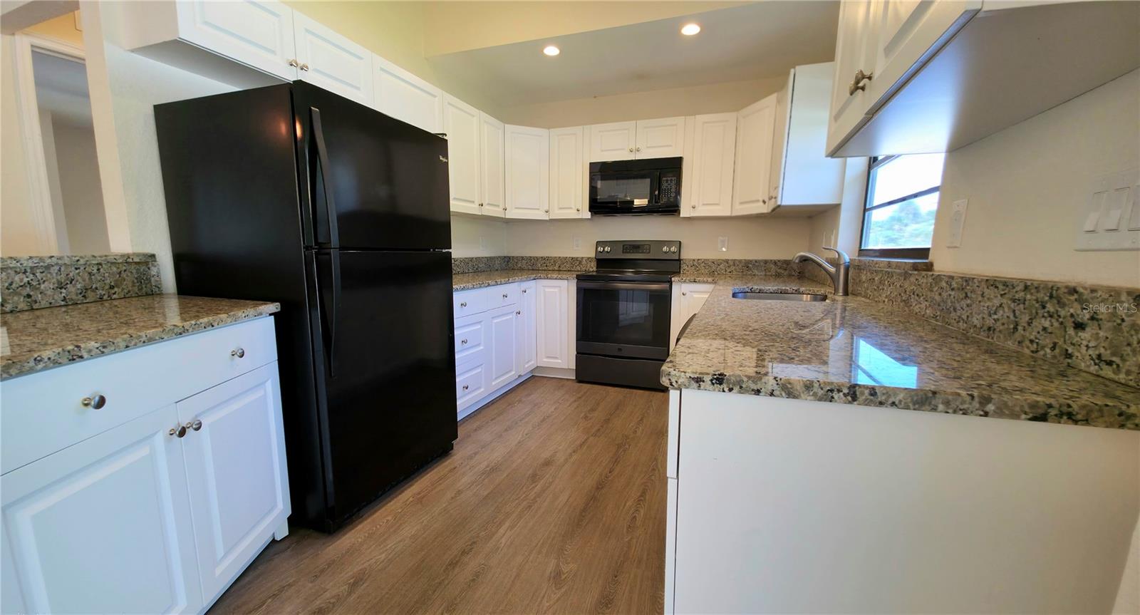 SOUTH VENICE - Residential Lease