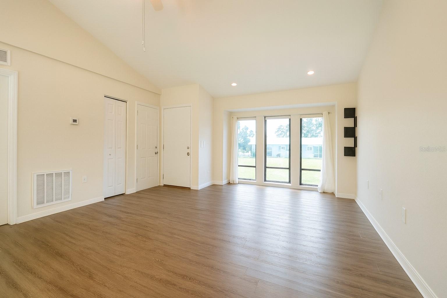 SOUTH VENICE - Residential Lease