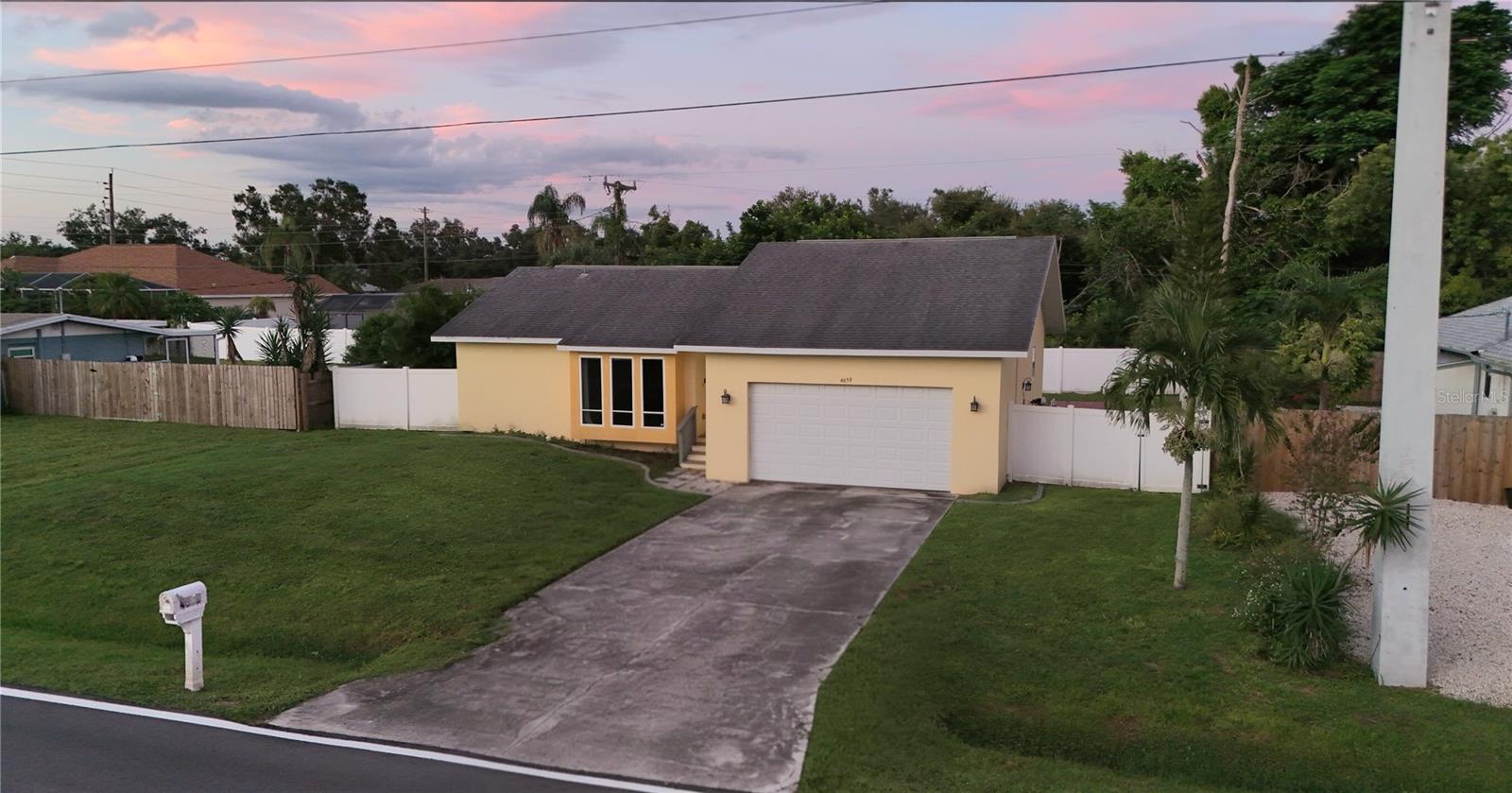 SOUTH VENICE - Residential Lease