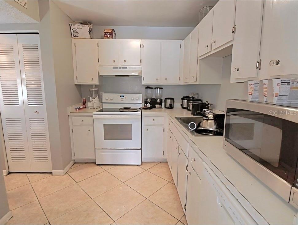 HUNTINGTON ON GREEN CONDO - Residential Lease