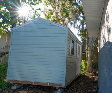 A home in LAKELAND