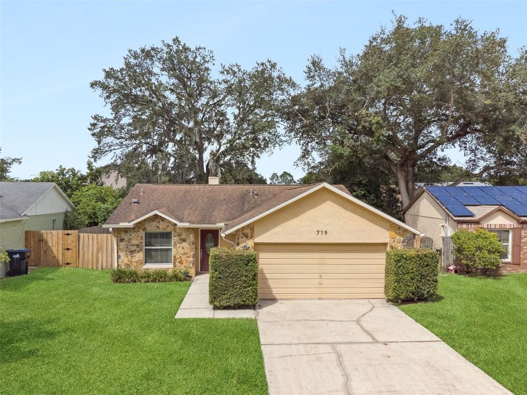 Photo of 719 Oak Manor Circle, Orlando, FL 32825 (MLS # O6349750)