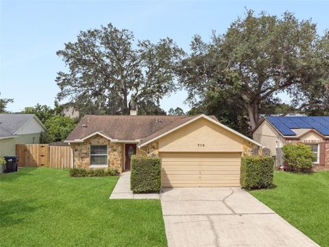 Photo of 719 Oak Manor Circle, Orlando, FL 32825 (MLS # O6349750)