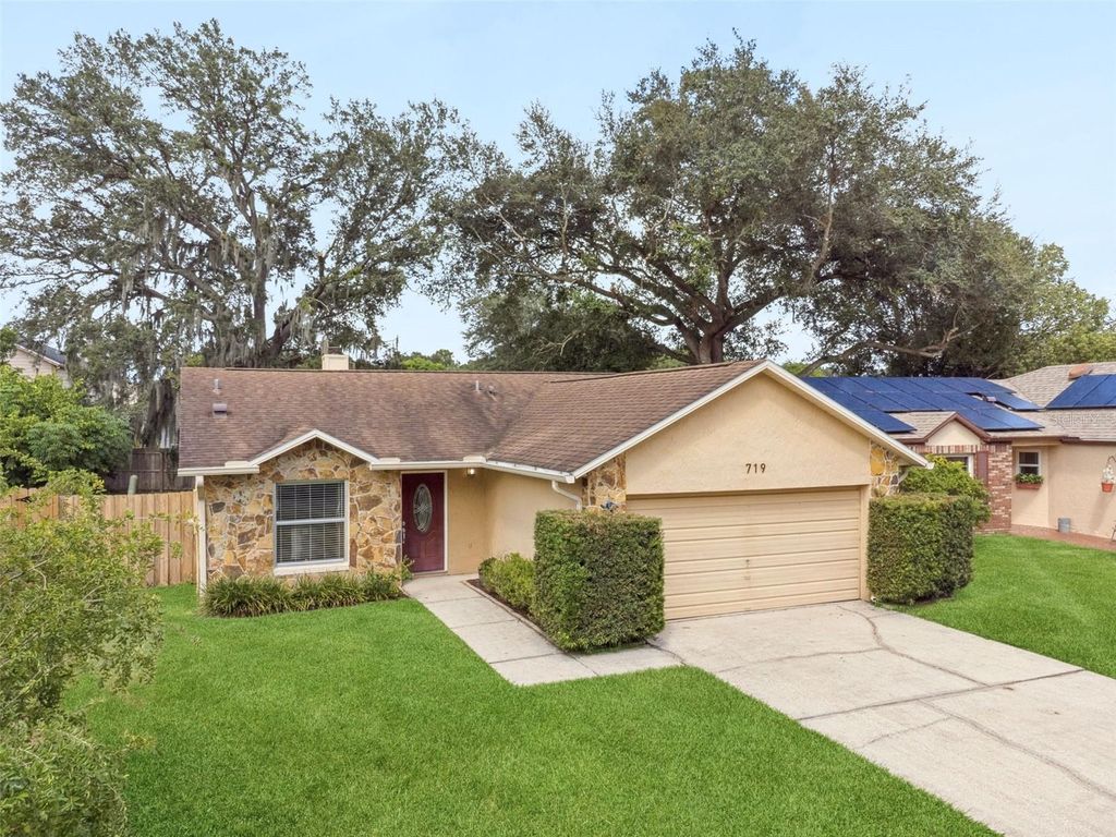 Photo of 719 Oak Manor Circle, Orlando, FL 32825 (MLS # O6349750)