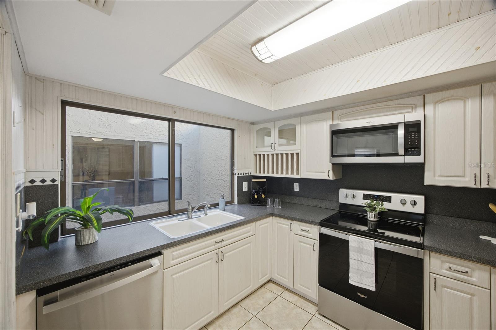 CREEK WOODS A COND IN IMPERIALAKES - Residential