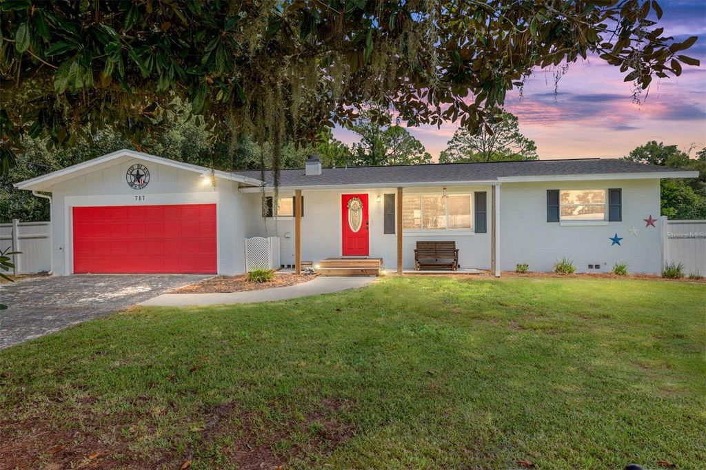 Photo of 717 NE 39th Court, Ocala, FL 34470 (MLS # OM712435)