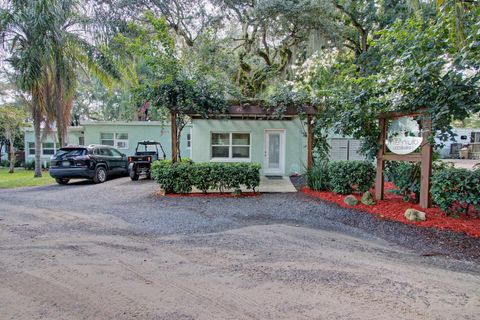 Tiny photo for 28313 Us Highway 27, Leesburg, FL 34748 (MLS # V4937792)
