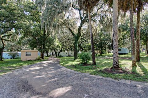 Tiny photo for 28313 Us Highway 27, Leesburg, FL 34748 (MLS # V4937792)