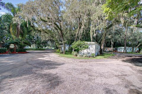 Tiny photo for 28313 Us Highway 27, Leesburg, FL 34748 (MLS # V4937792)