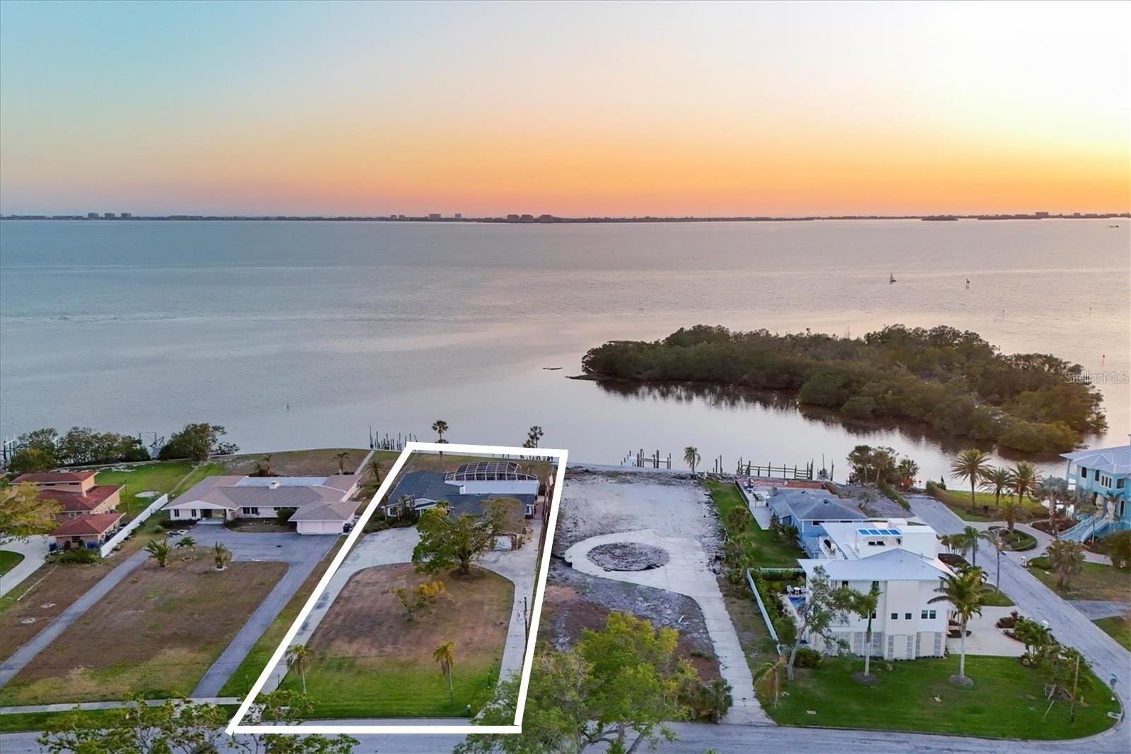 7318 WESTMORELAND DRIVE, SARASOTA, FL, 34243 3 7318 WESTMORELAND DRIVE