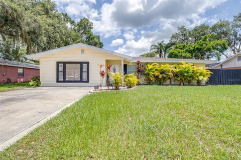 Photo of 144 Beverly Drive, Winter Haven, FL 33884 (MLS # O6373460)