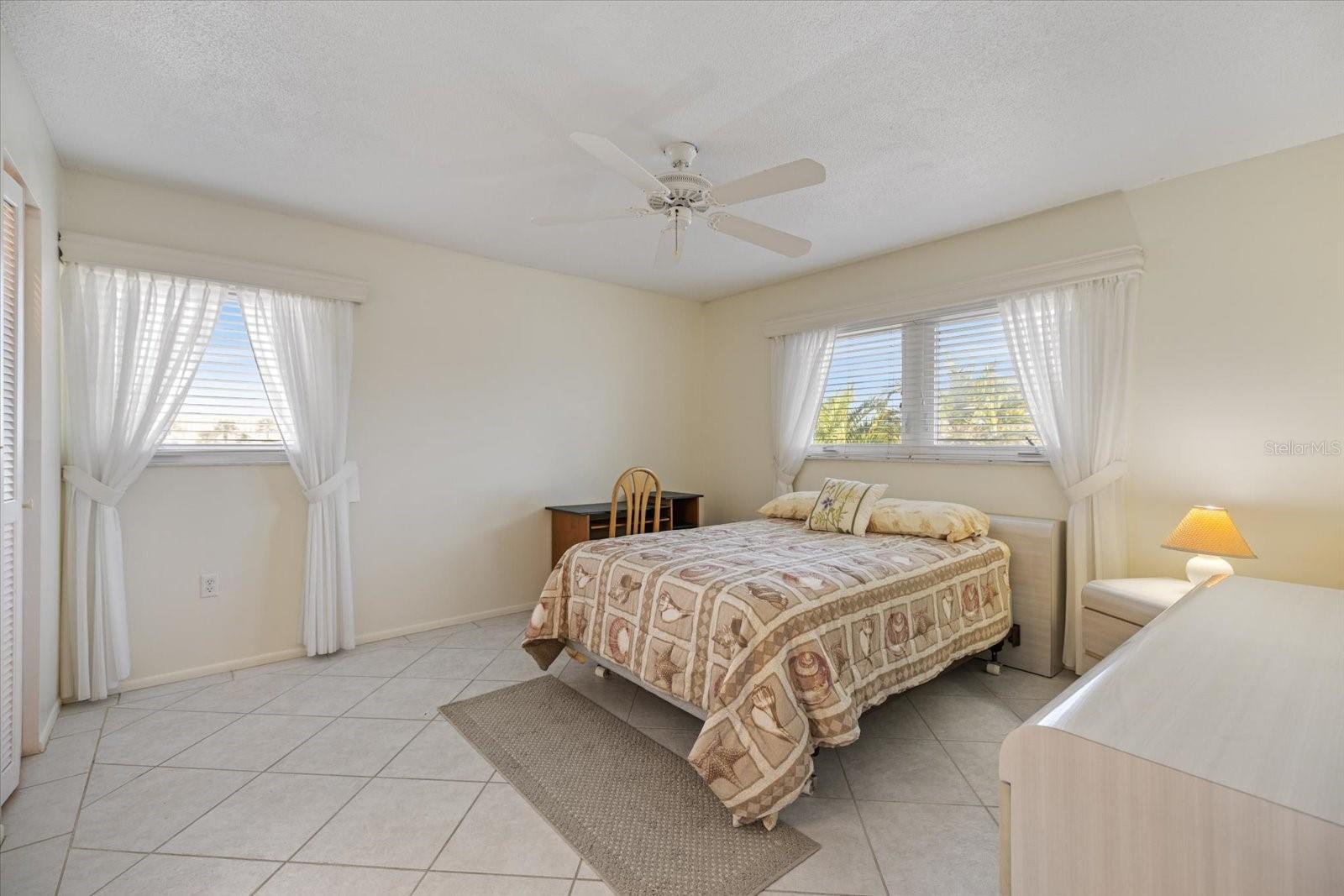 COUNTRY CLUB APTS - Residential