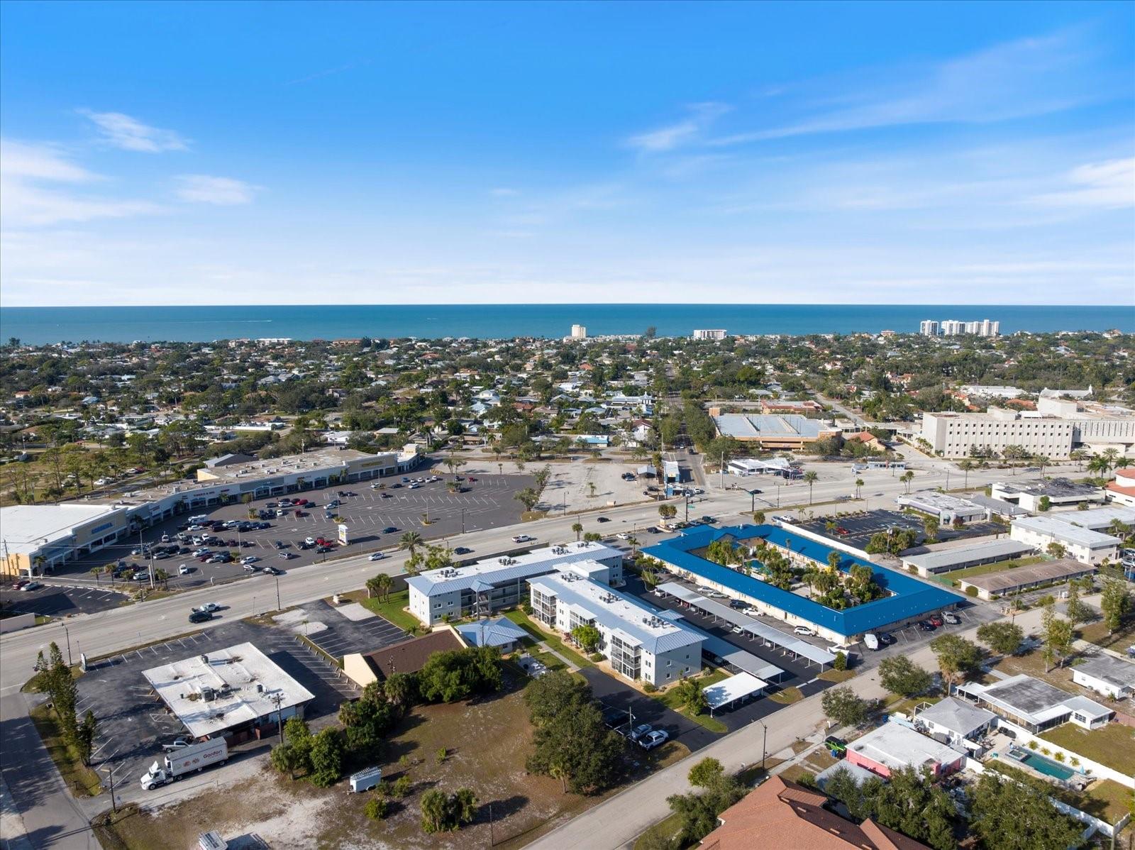 COUNTRY CLUB APTS - Residential