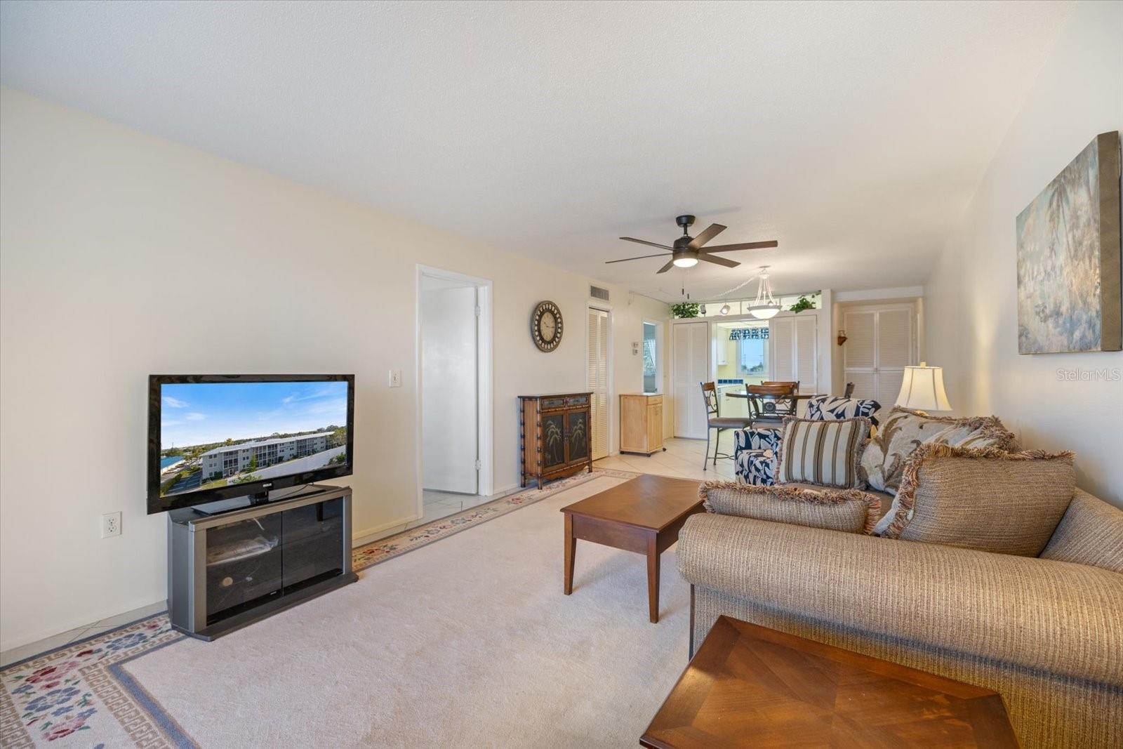 COUNTRY CLUB APTS - Residential