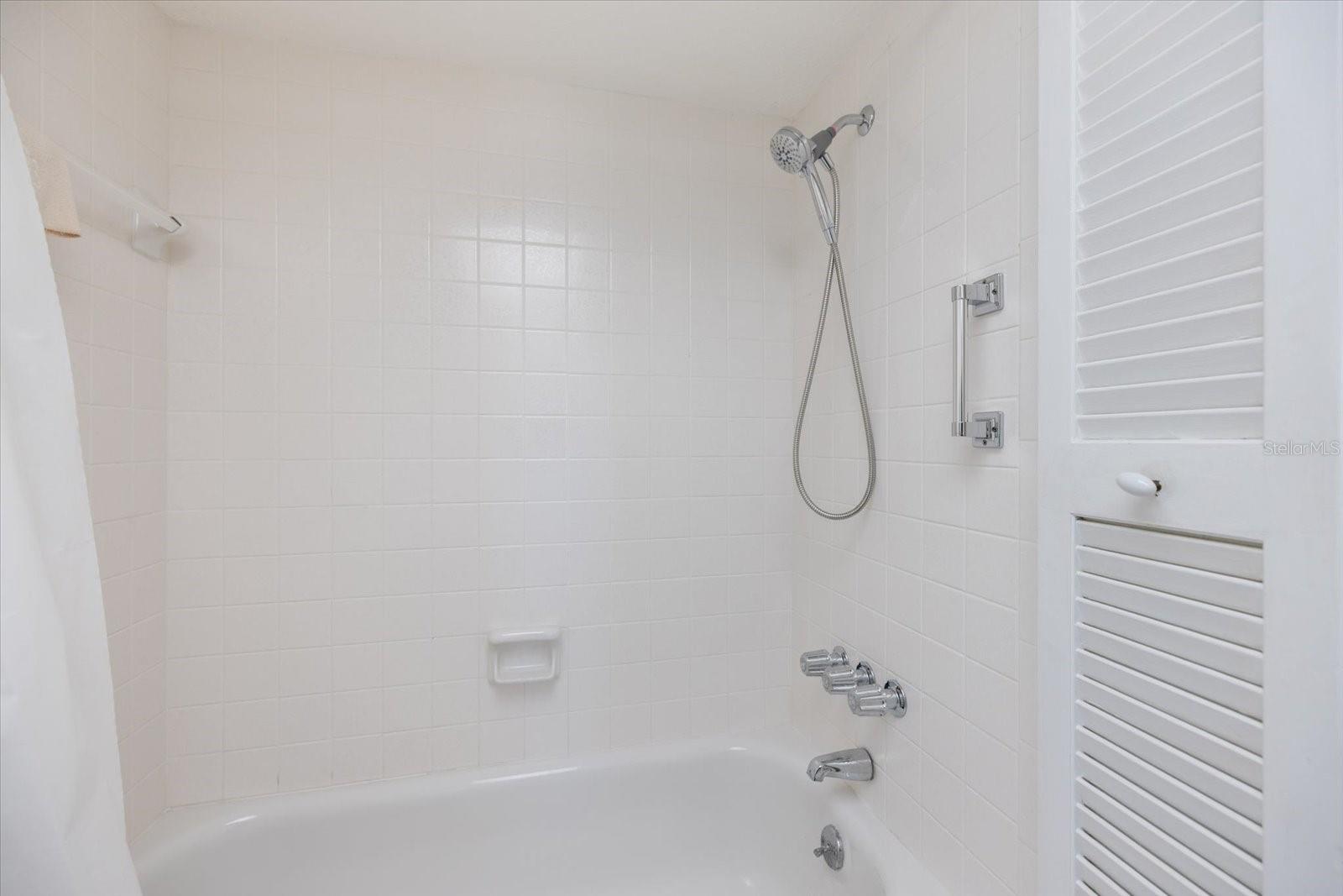 COUNTRY CLUB APTS - Residential